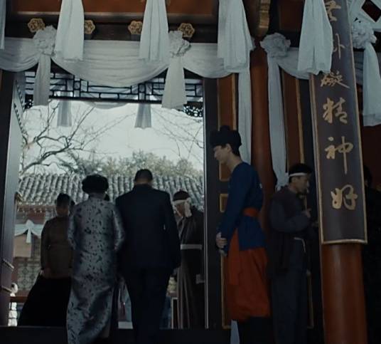 信马（旧时大户人家吊丧时安排的小厮）