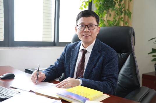 杨新民（国际系统与控制科学院院士、重庆国家应用数学中心主任）