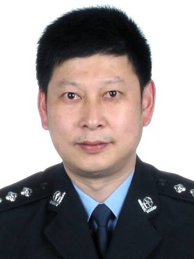 朱小明（浙江省宁波市公安局海曙分局党委委员、驻局纪检监察组组长）