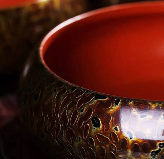 生漆(一种液体涂料)