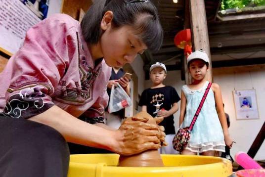 孙莉(陶瓷艺术大师、建窑建盏烧制技艺非遗传承人)