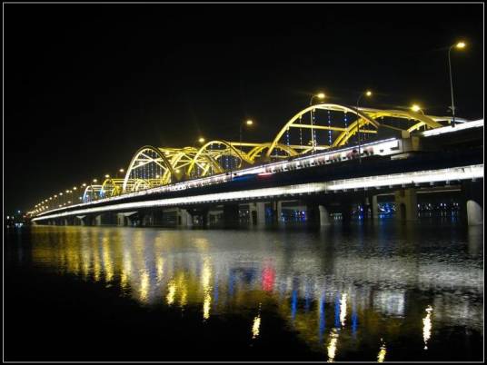 灞桥(中国陕西省西安市境内的过河通道)