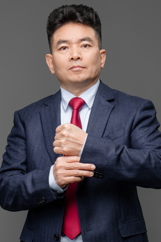 邓伟明(湖南中伟控股集团有限公司董事长)