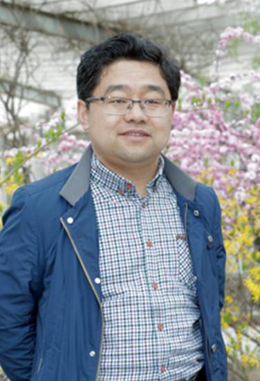 贺知章(延安大学图书馆副馆长)