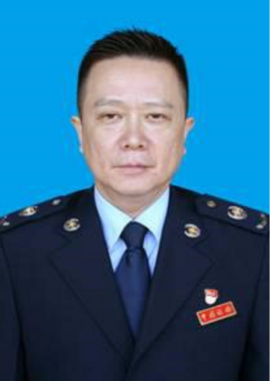 向斌(国家税务总局德宏州税务局党委委员、副局长、三级高级主办)
