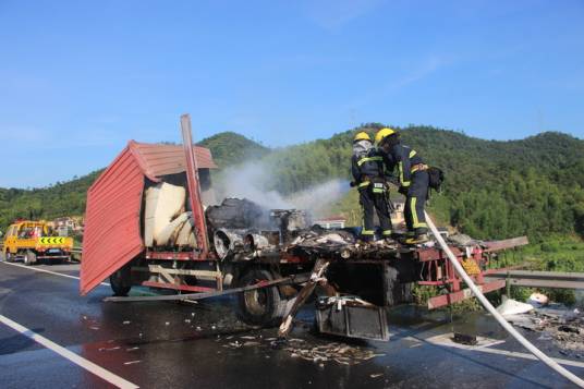7·17杭新景高速货车爆炸事故