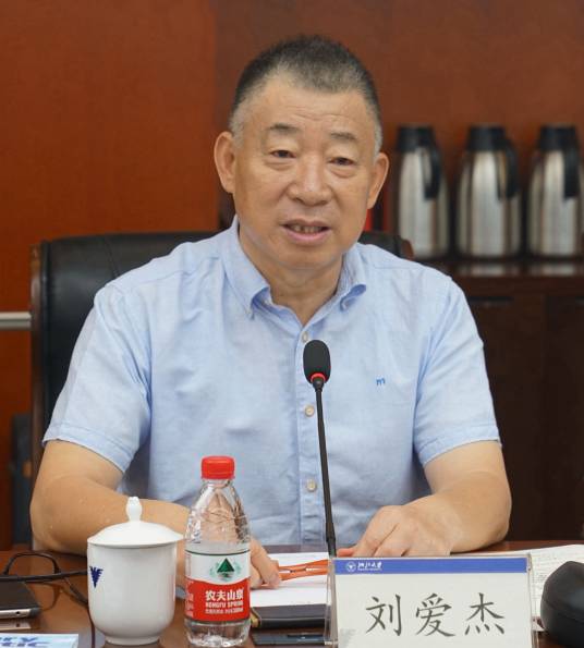 刘爱杰(中国赛艇协会、中国皮划艇协会原主席)