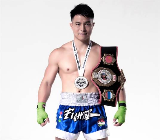 张华(2013年意大利世界自由搏击锦标赛冠军)