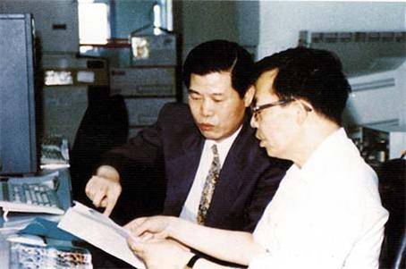 张玉峰（方正集团公司董事长）