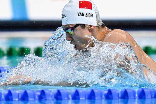 蛙泳(竞技游泳的比赛项目)