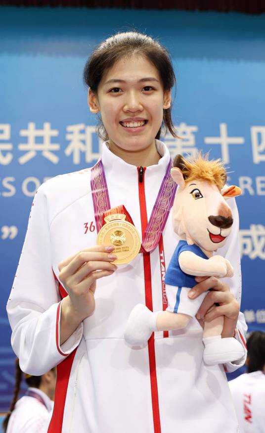 李盈莹（中国女子排球职业运动员、中国共产党第二十次全国代表大会代表）