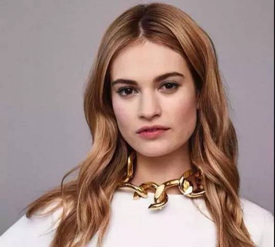 莉莉·詹姆斯(英国影视演员)