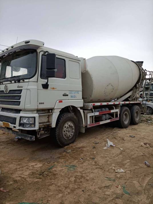 水泥罐车