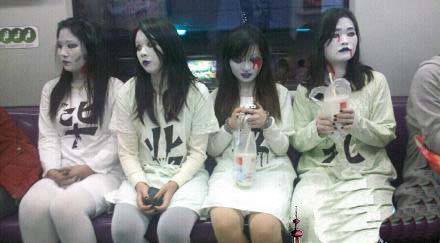 上海地铁女僵尸