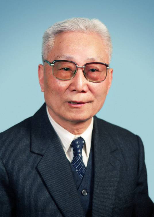 颜正华(中国中医科学院学部委员、中医学家、中药学家、中医教育家、北京中医药大学主任医师、教授)