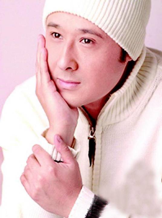 黄伟麟(中国澳门男歌手、演员、主持人)