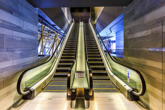 扶手电梯（机械设备）