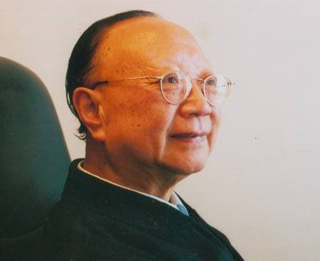 张道真(北京外国语学院教授)