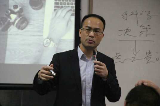 刘朝(湖南大学工商管理学院教授)