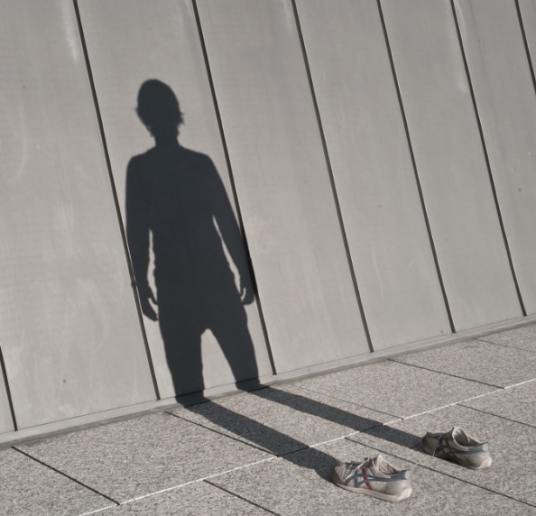 隐身术（一种使身体隐形从而看不见的幻术）