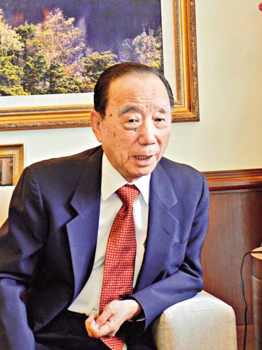 曹光彪（著名爱国爱港企业家、香港永新企业有限公司创始人）