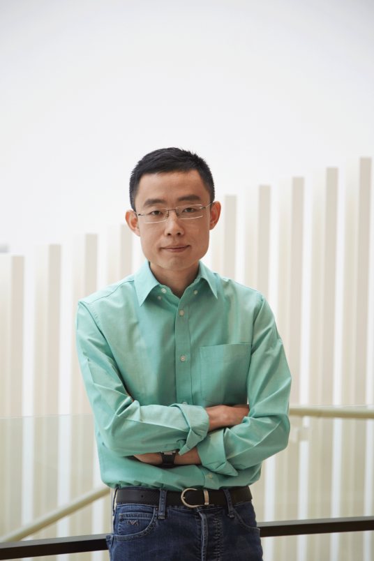 吴东(网络红人“花总”)