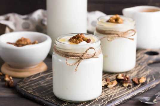 酸奶（一种酸甜口味的牛奶饮品）