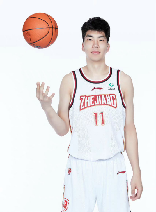余嘉豪（中国篮球运动员）