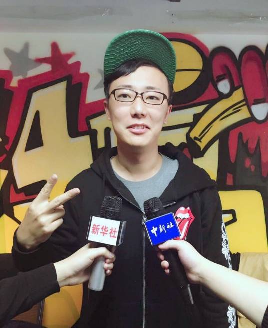 罗睿（“小罗恶搞”创始人、东北网红）