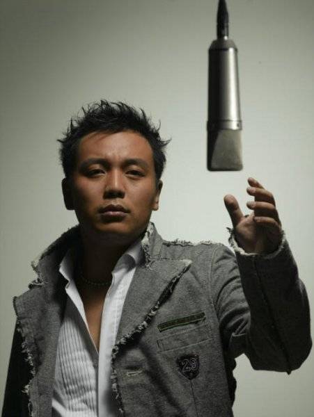 刘罡（中国男歌手、广州军区战士文工团独唱演员）