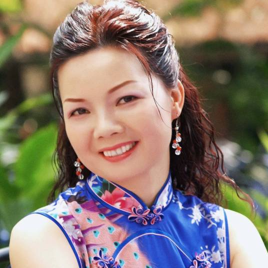 黄红英（中国著名女高音歌唱家、客家山歌歌手）