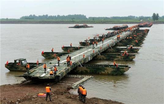渡河(跨越江河到达对岸的过程)