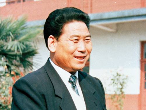 王廷江（华盛江泉集团董事长）