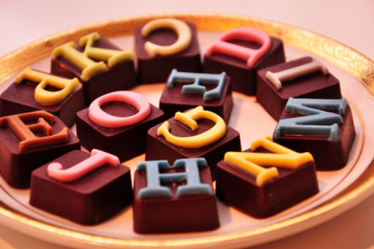 手工巧克力（纯粹手工制作的巧克力）