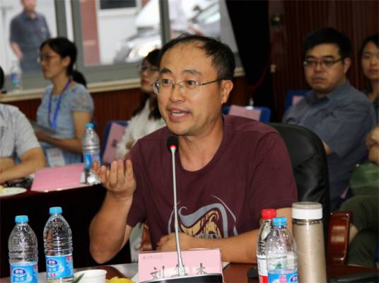 刘华杰(北京大学哲学系教授)