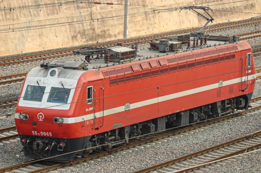 韶山7E型电力机车