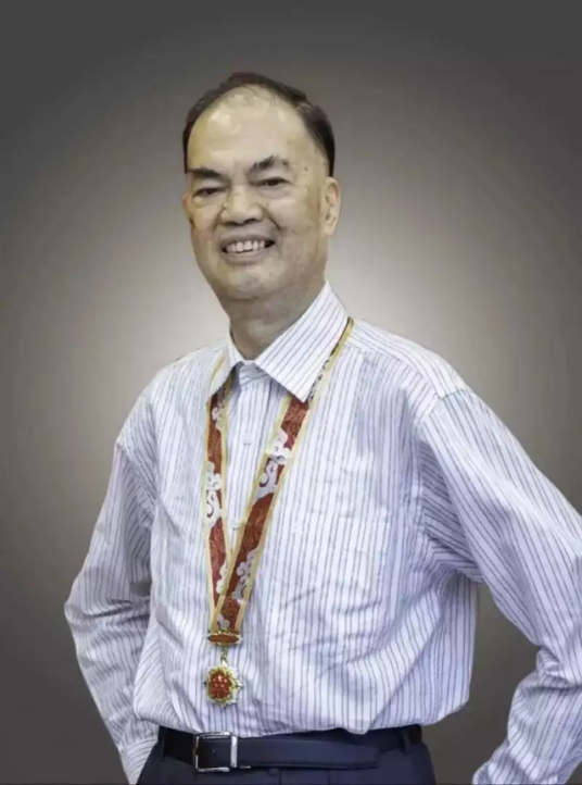 黄振华（中国烹饪大师、粤菜泰斗、全国劳动模范、广州酒家第四代粤菜烹饪技艺传承人）