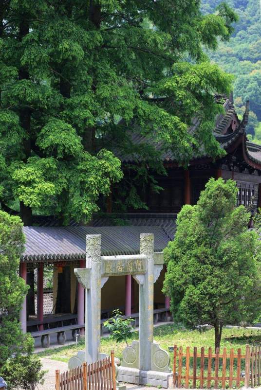 灵峰(浙江安吉县白水湾乡山峰)