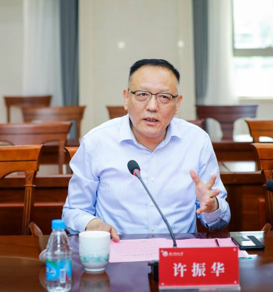 许振华（苏州市吴中区政协主席）