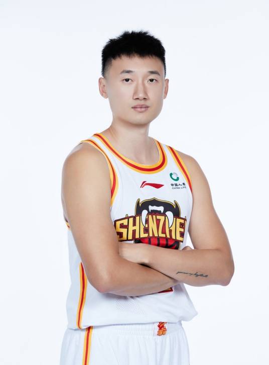 李京龙（1995年3月出生的中国篮球运动员）