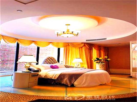 汽车旅馆（一个房间一车库）