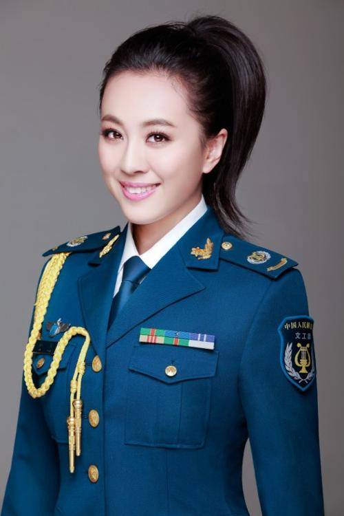 曲丹(中国内地女高音歌唱演员)