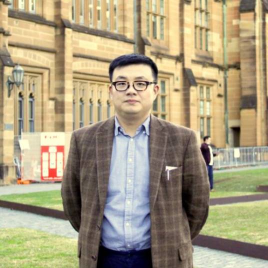 韩晗(武汉大学副教授、中国作家协会会员)