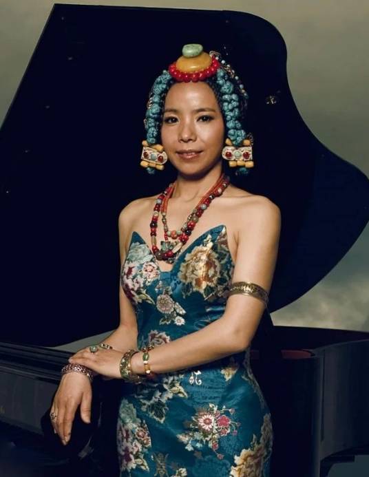 央金拉姆（中国内地女歌手）