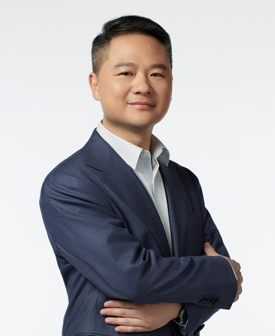 曾学忠（小米集团高级副总裁、手机部总裁、品牌委员会副主席、经营管理委员会成员）