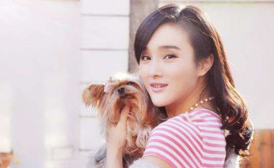 俞露（中国内地女演员、三木影视公司执行董事）