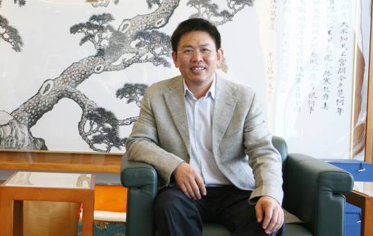 张华荣（华坚国际集团董事长）