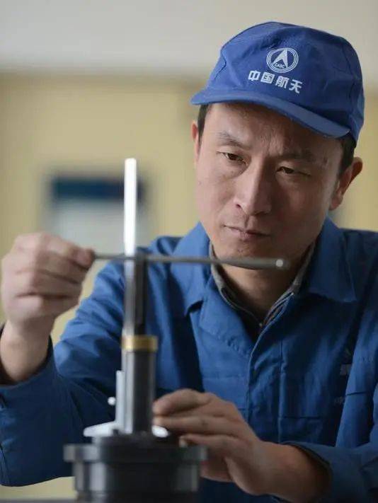 徐立平（第十四届全国人大代表，中国航天科技集团第四研究院7416厂高级技师）