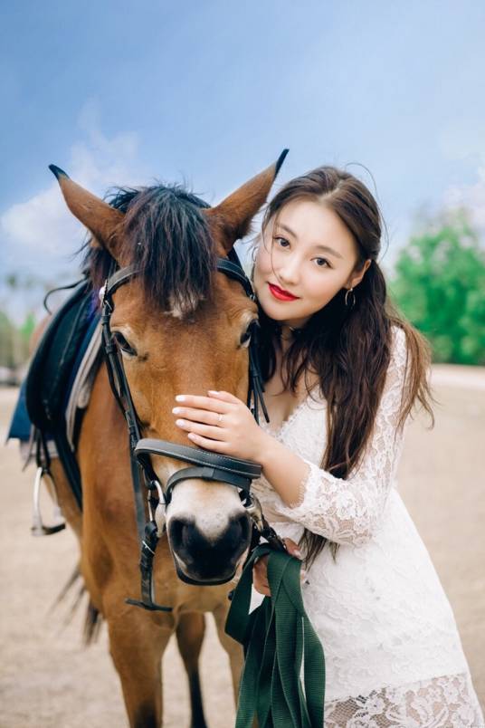 刘洁(云南省电视台主持人、陈翔六点半签约艺人)