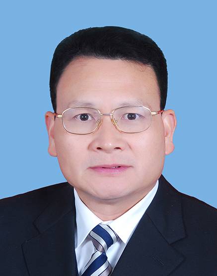 何鑫（湛江市人大常委会原党组副书记、副主任）